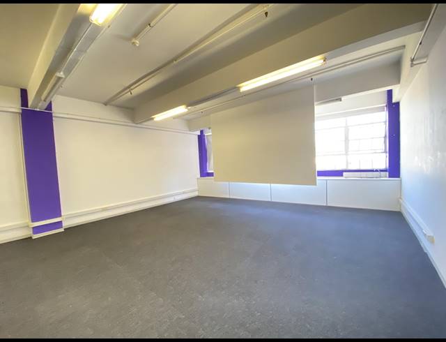 92M² OFFICE TO LET IN WOODSTOCK